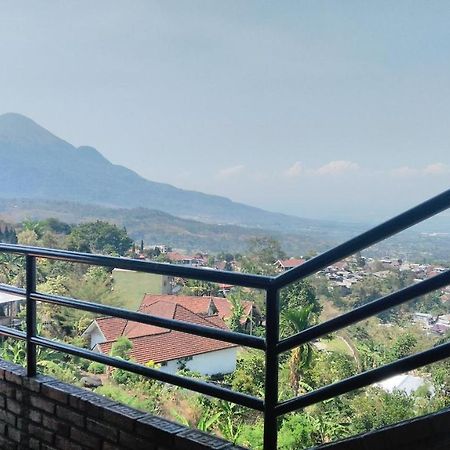 Villa Raung Indah Tretes Prigen Exterior photo