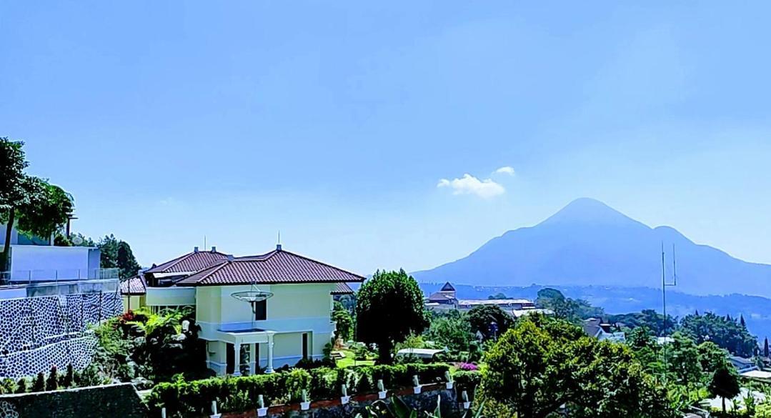 Villa Raung Indah Tretes Prigen Exterior photo